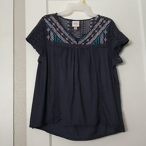 Knox Rose short sleeve embroidered blouse